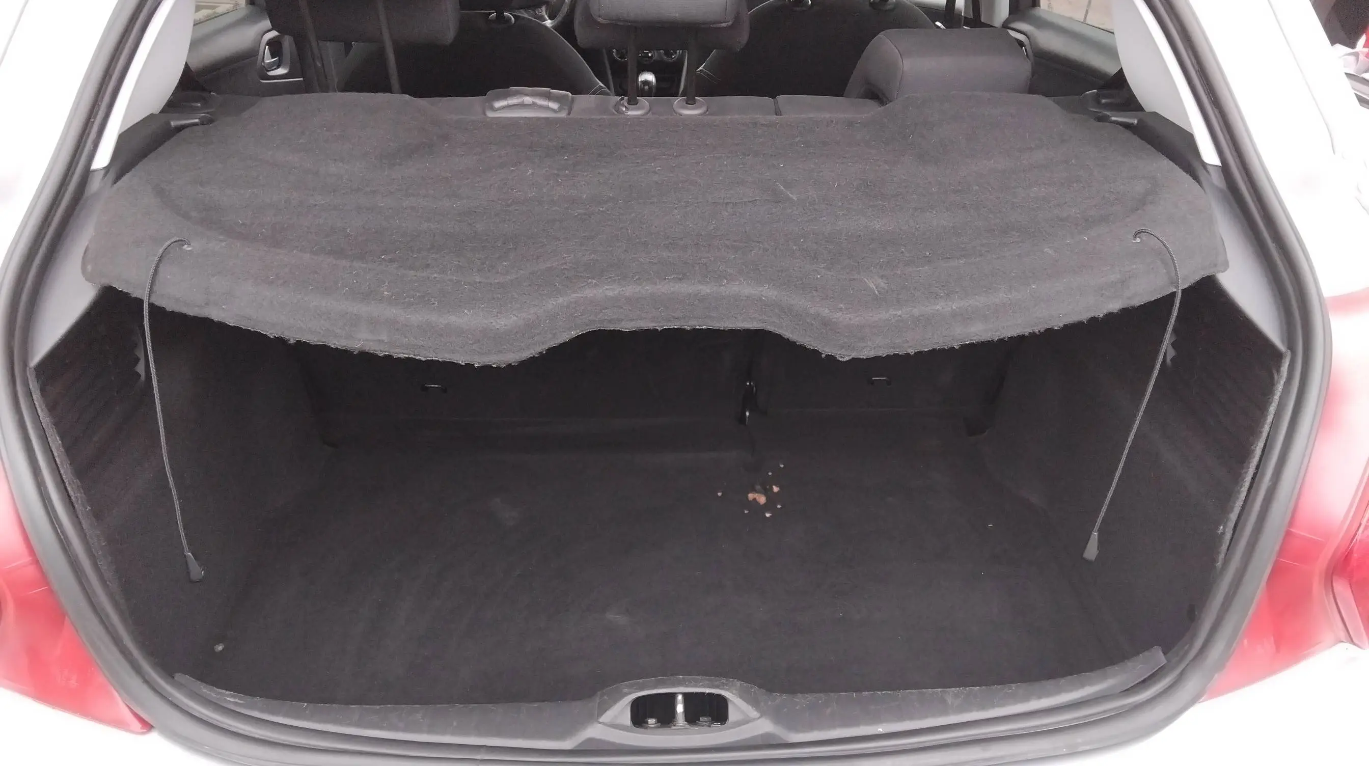 Coffre de voiture nettoyé après intervention