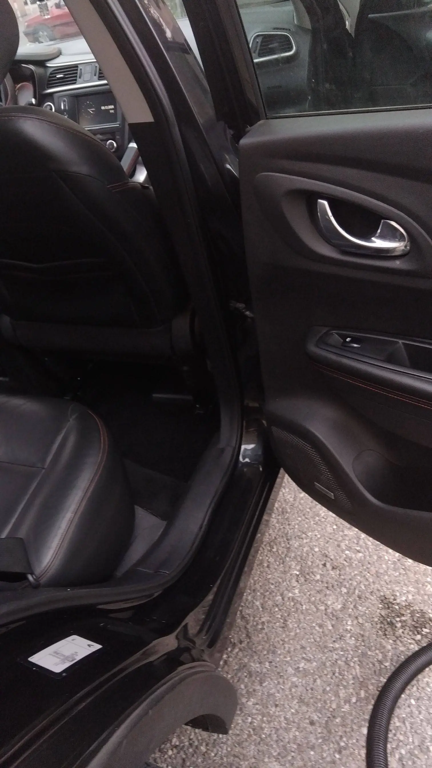 Portière de voiture nettoyé après intervention