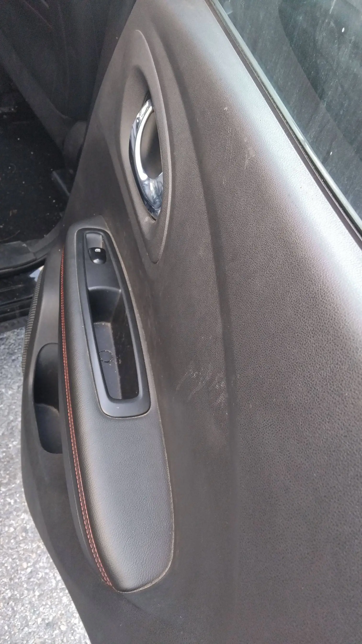 Portière de voiture avant intervention