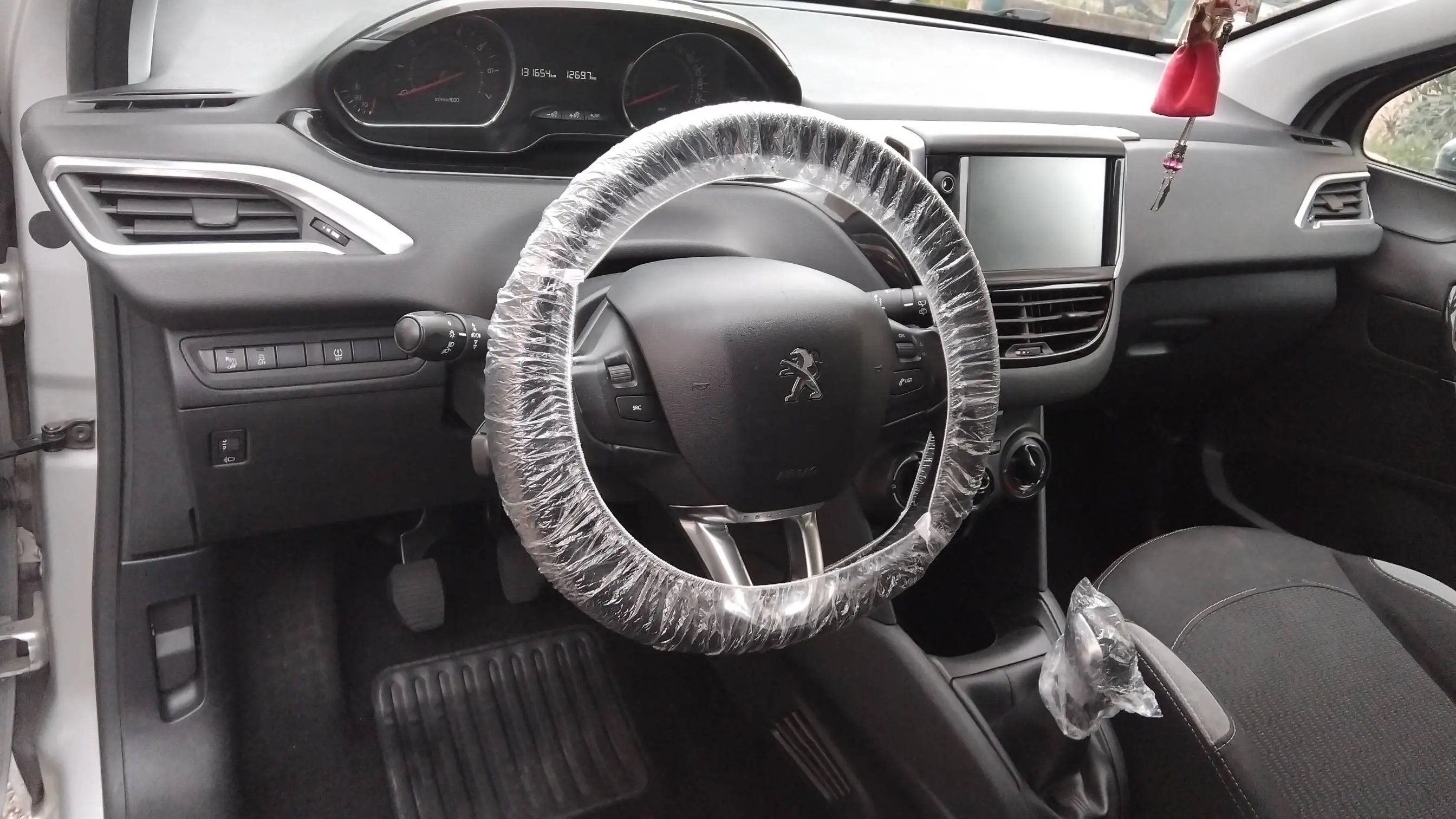 Volant de voiture nettoyé après intervention