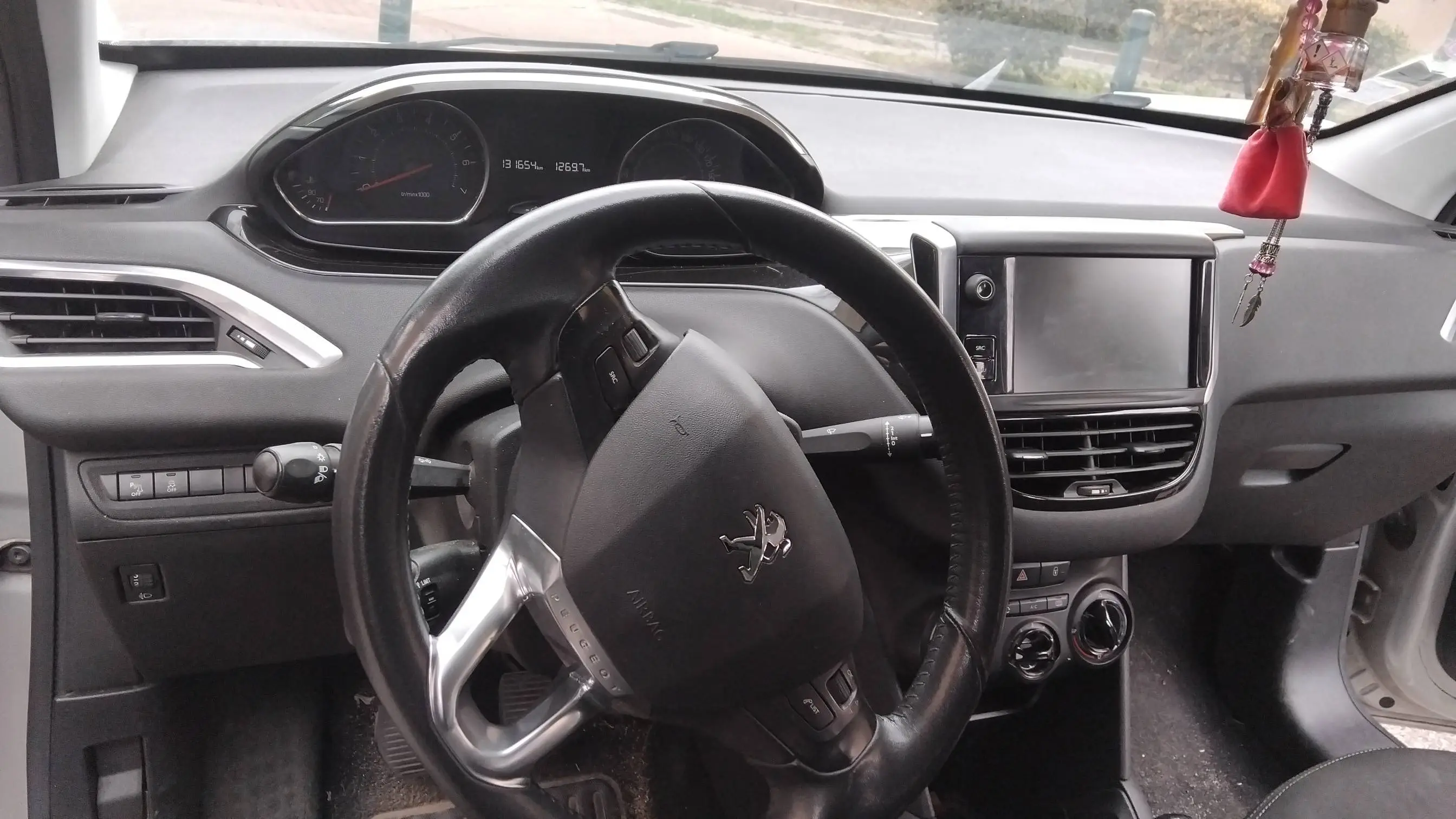 Volant de voiture avant intervention